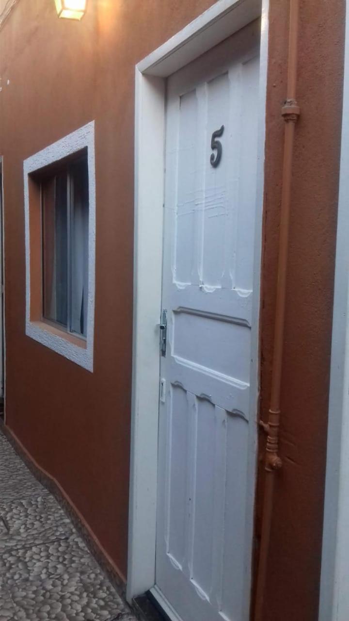 Hostel Trem Di Durmi เบโลโอรีซอนชี ห้อง รูปภาพ